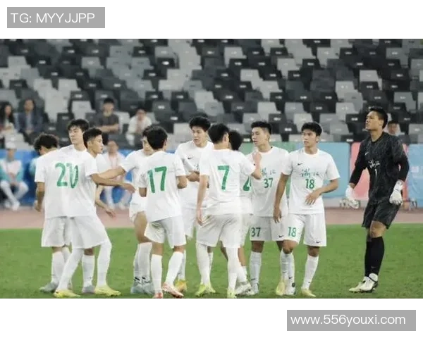 杭州足球队在全国足球团队协作排行榜中荣登第七名展现团队实力与默契